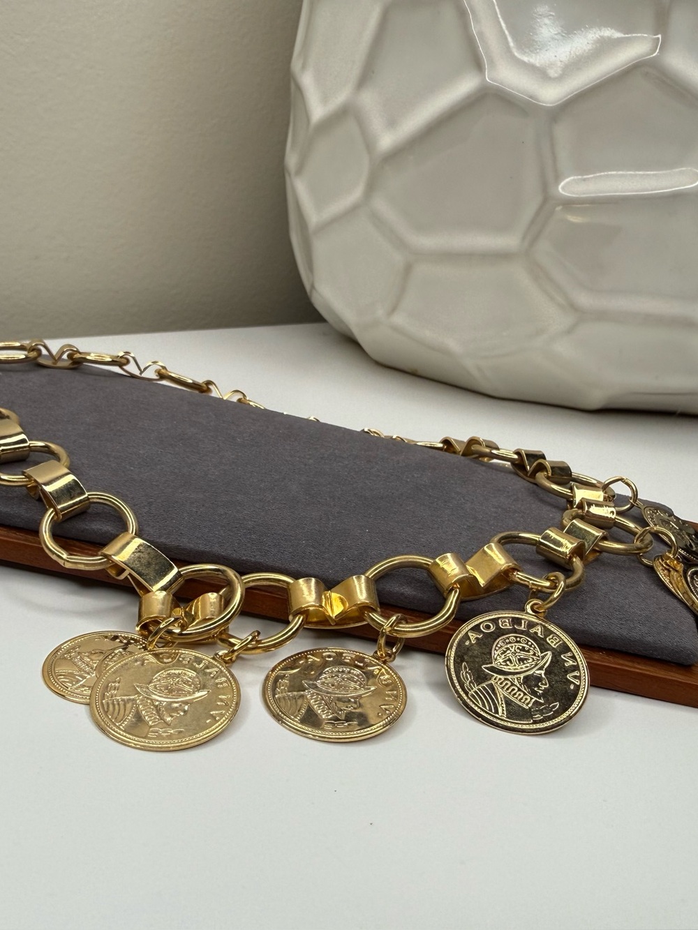Vintage 80s 90s Gold Balboa Coin Medallion Chunky Statement Necklace Panama - Picture 9 of 10